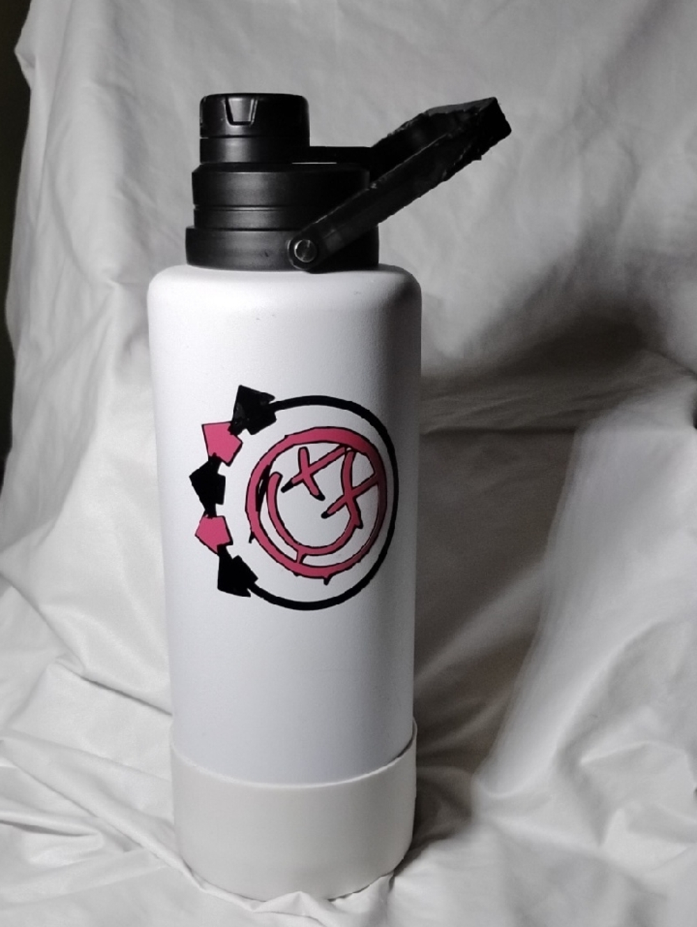 HYDRAPEAK insulated Water Bottle With Blink-182 Sticker 64 Oz